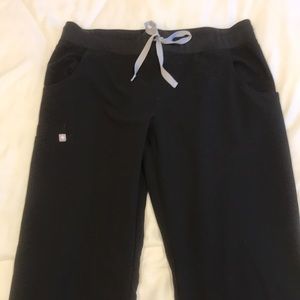 MT Figs Kade Cargo scrub pants black Medium tall